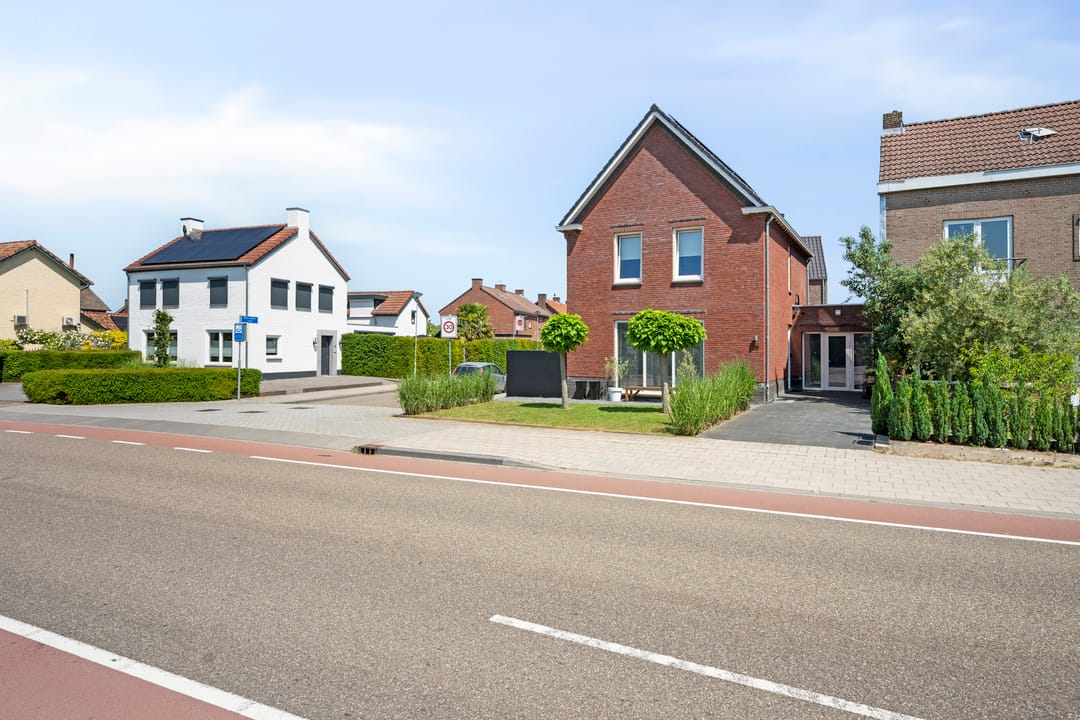 Spacious detached home with 30s style and modern comfort — 47