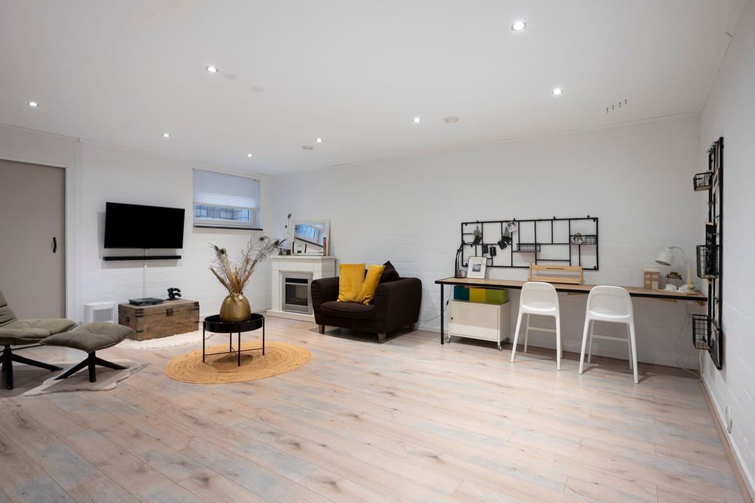 Spacious detached home with 30s style and modern comfort — 38