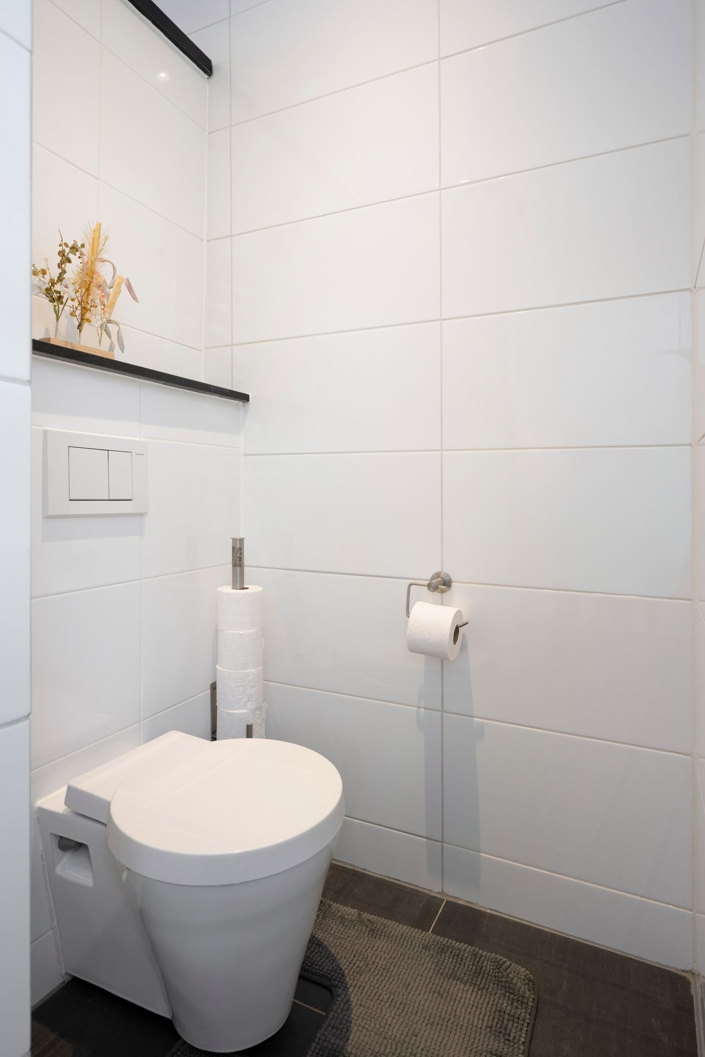Spacious detached home with 30s style and modern comfort — 35