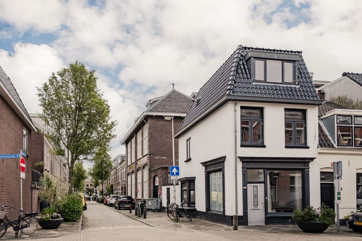 Photo 2 of Bekkerstraat 45
