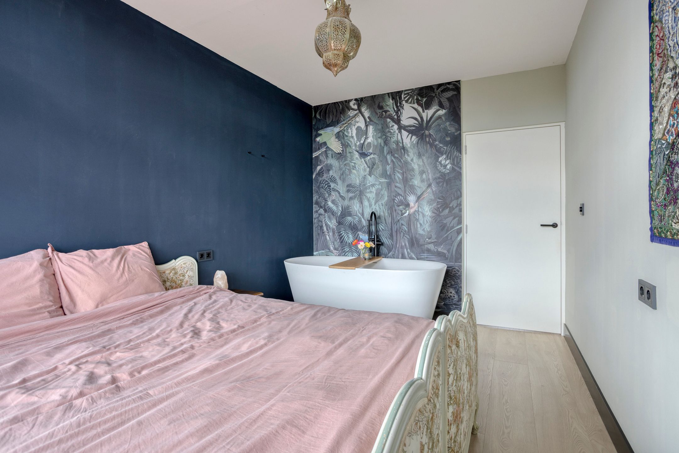 Luxurious Renovated Apartment with Panoramic Views and Unique Bath Features — 15