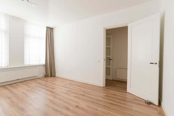 Photo 3 of Van Ostadestraat 180-H