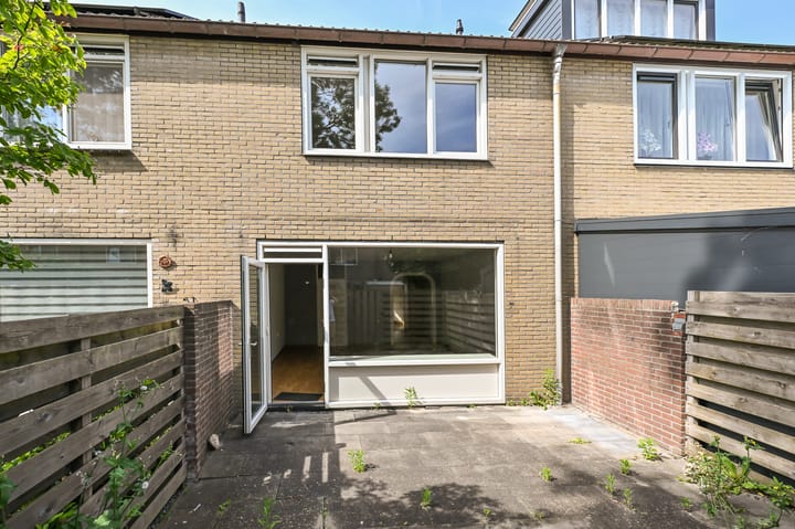 Tussenwoning te koop: Bezaanstraat 18, Zaandam