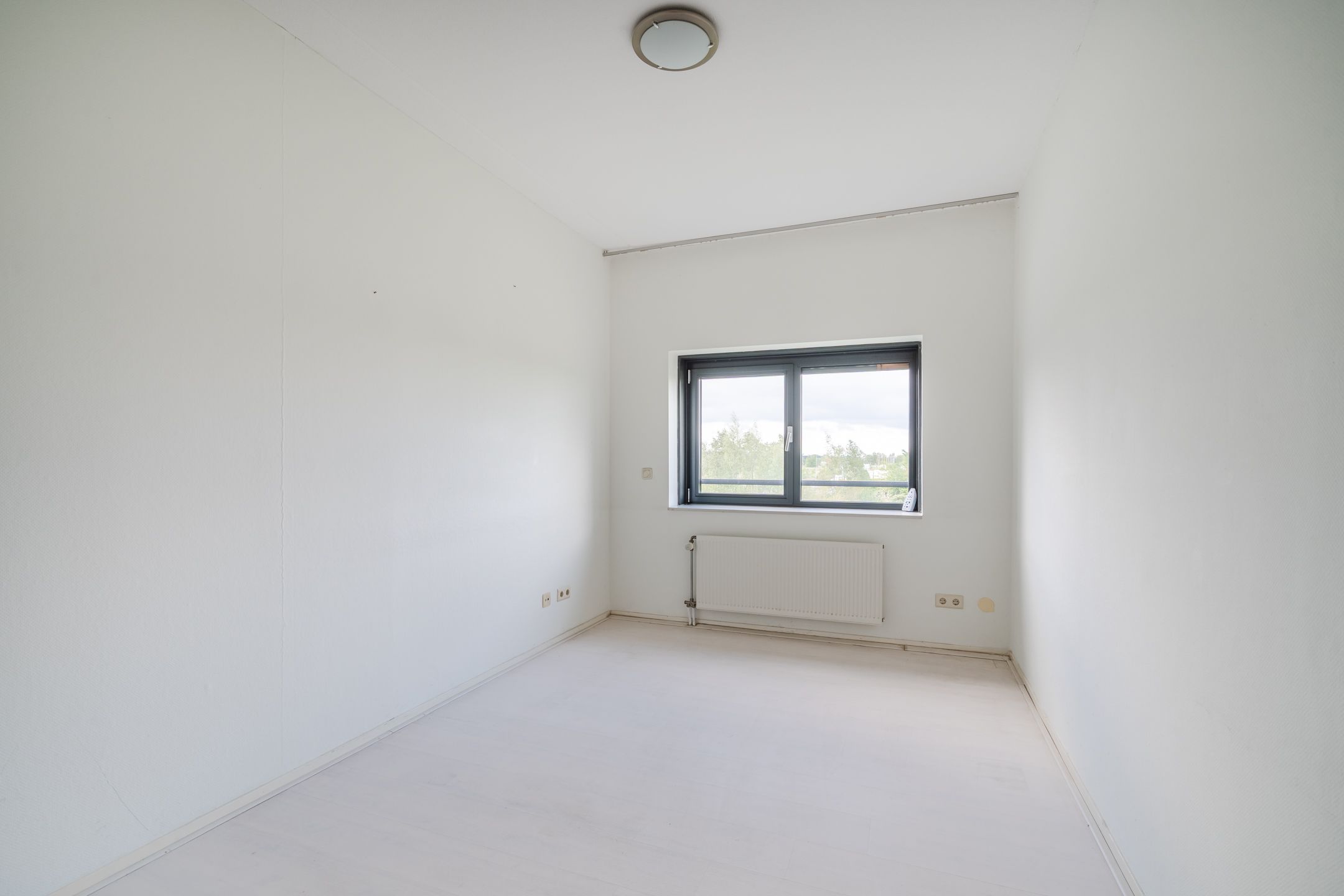 Spacious Corner Apartment with Balcony and Water Views — 21