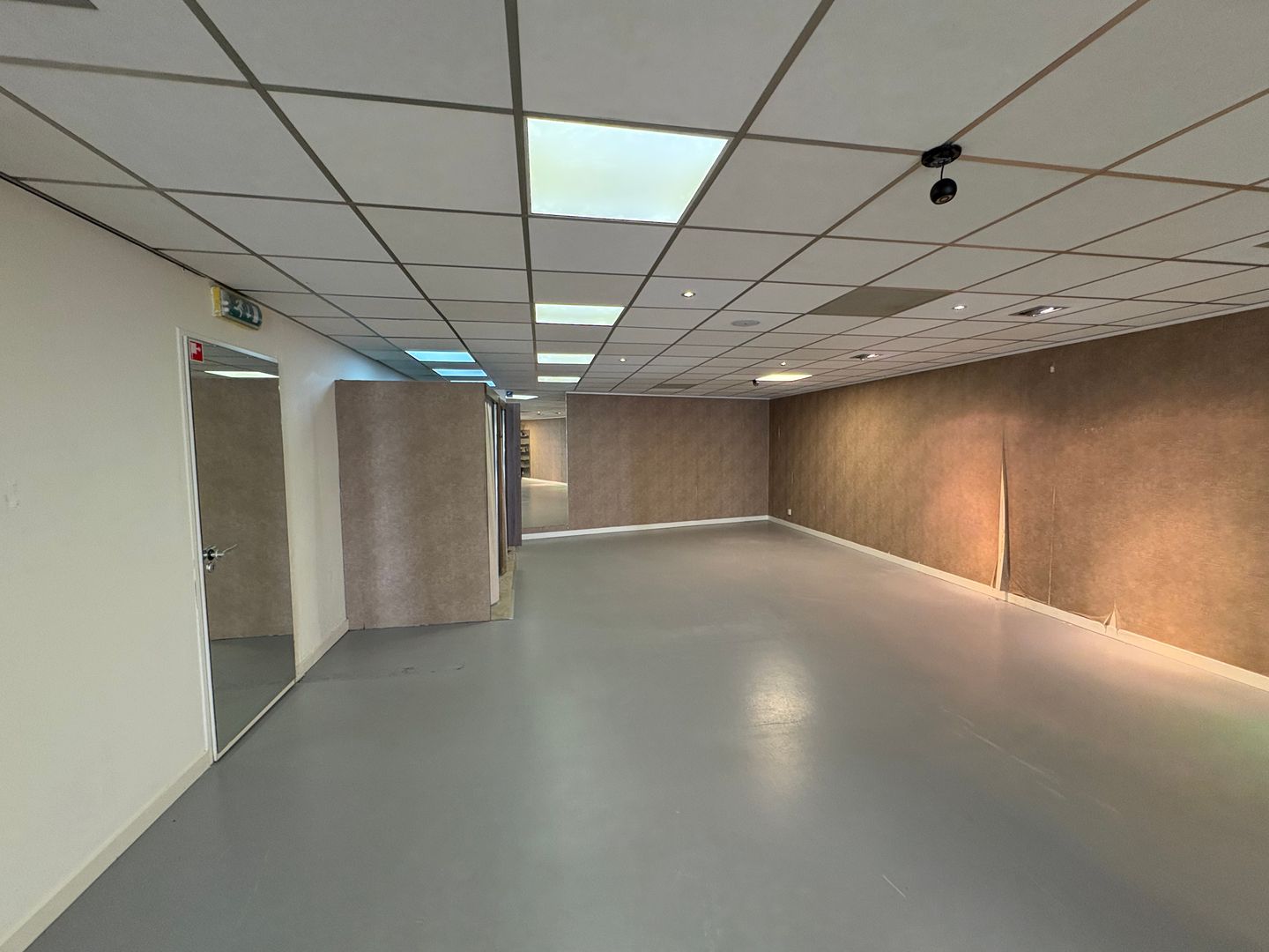 Bekijk foto 3 van Eindhovenseweg 12