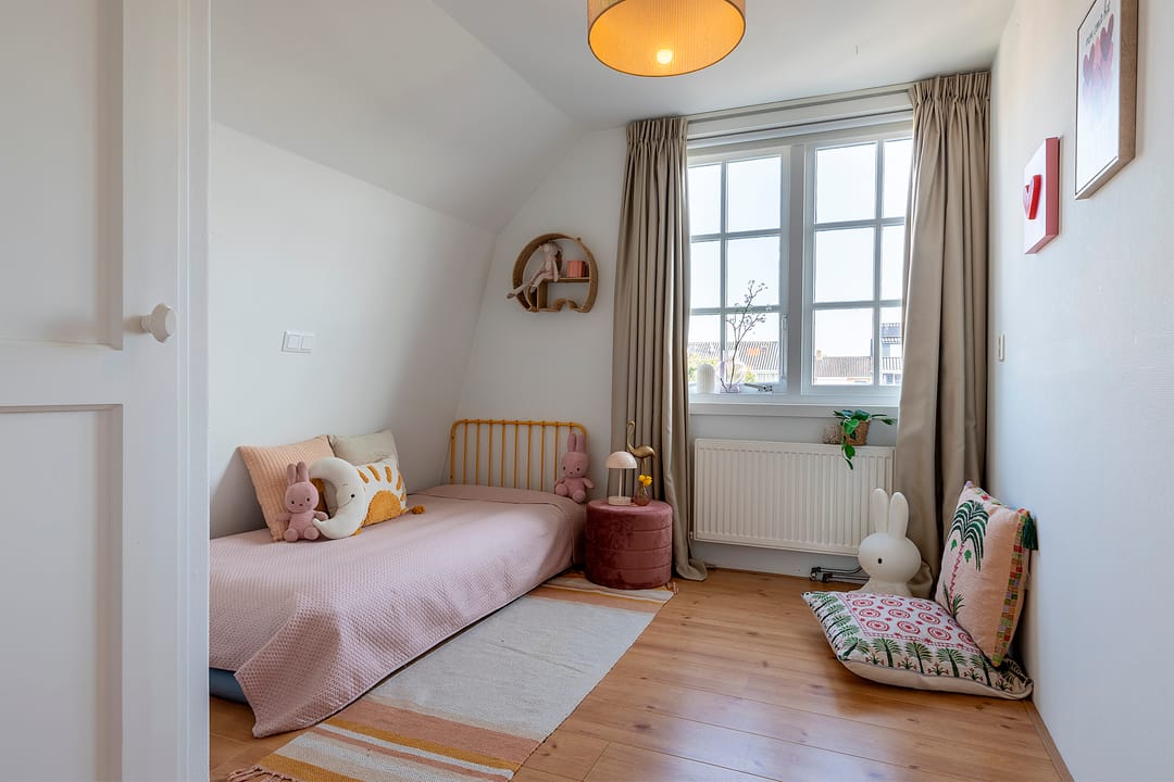 Spacious detached 1930s home with versatile outbuilding and annex in the center of Uitgeest — 28