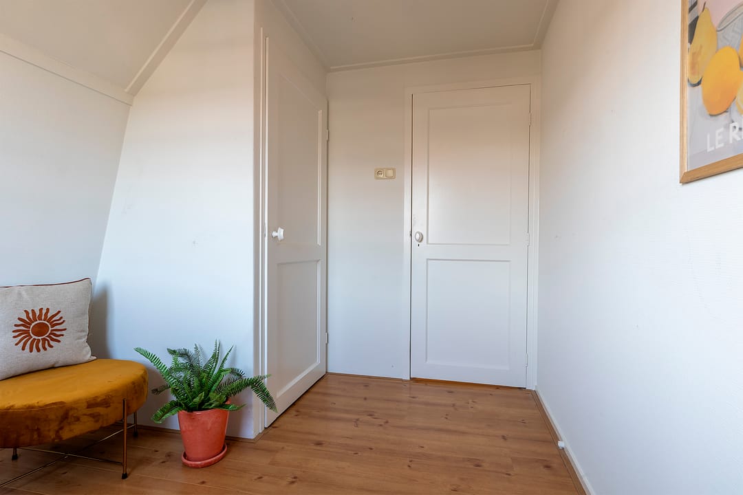Spacious detached 1930s home with versatile outbuilding and annex in the center of Uitgeest — 22