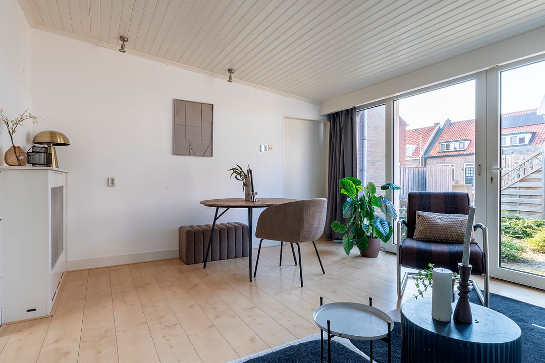Spacious detached 1930s home with versatile outbuilding and annex in the center of Uitgeest — 43