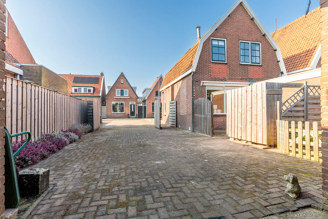 Spacious detached 1930s home with versatile outbuilding and annex in the center of Uitgeest — 56