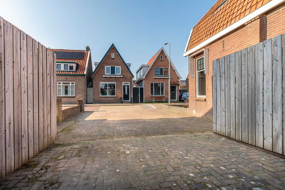Spacious detached 1930s home with versatile outbuilding and annex in the center of Uitgeest — 58
