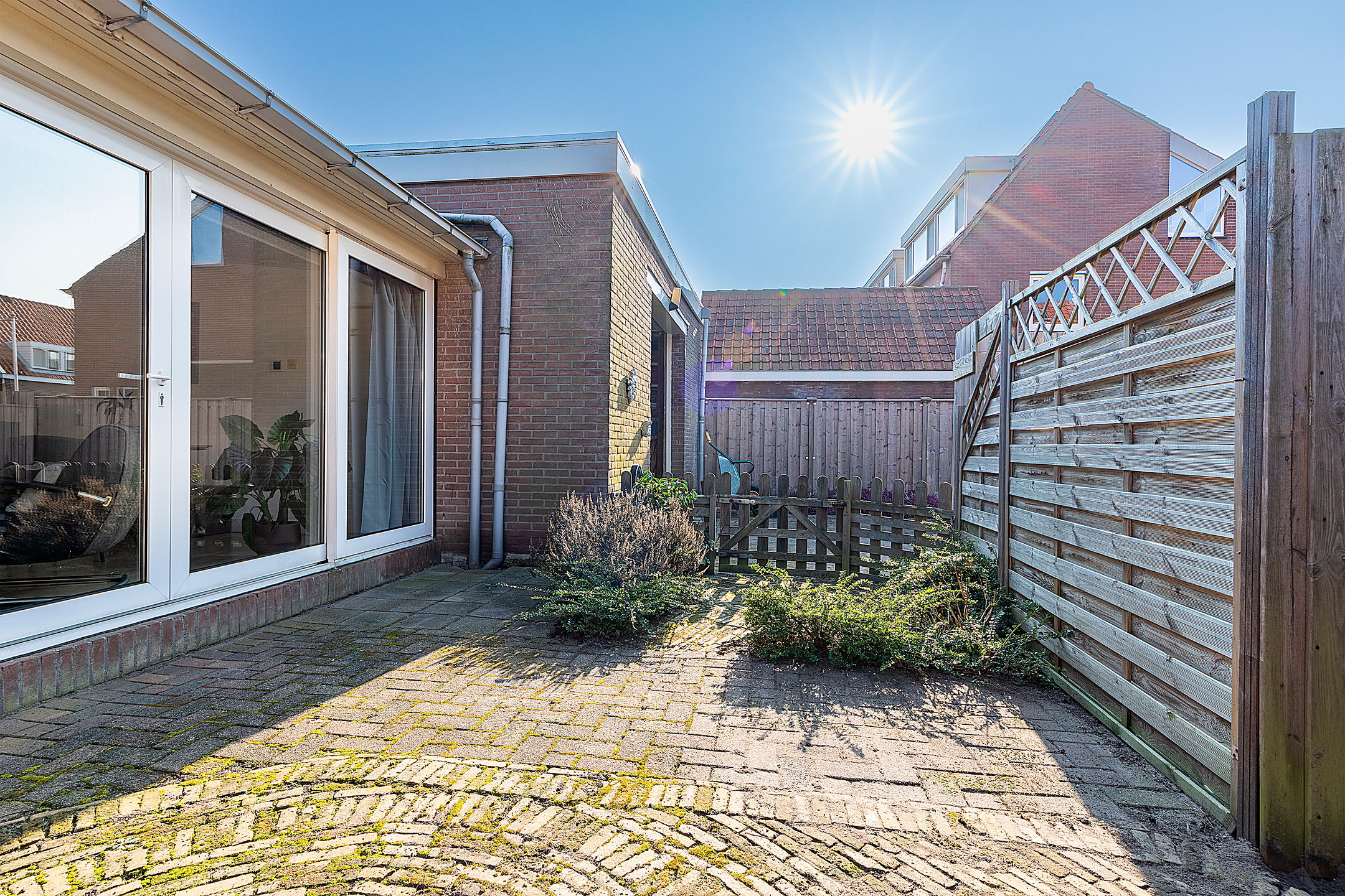 Spacious detached 1930s home with versatile outbuilding and annex in the center of Uitgeest — 39