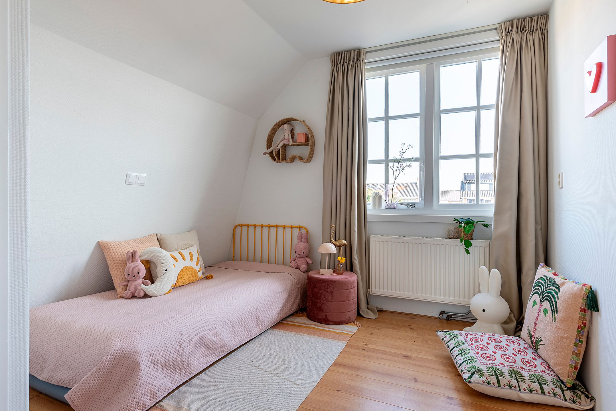 Spacious detached 1930s home with versatile outbuilding and annex in the center of Uitgeest — 24