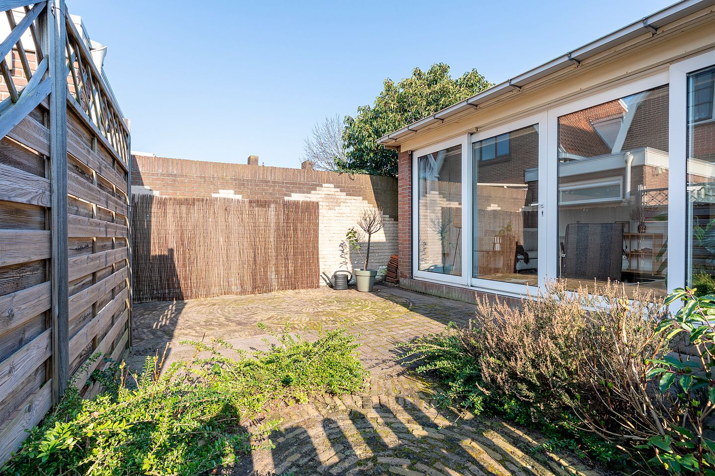 Spacious detached 1930s home with versatile outbuilding and annex in the center of Uitgeest — 40