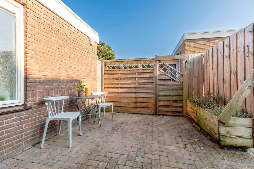 Spacious detached 1930s home with versatile outbuilding and annex in the center of Uitgeest — 38