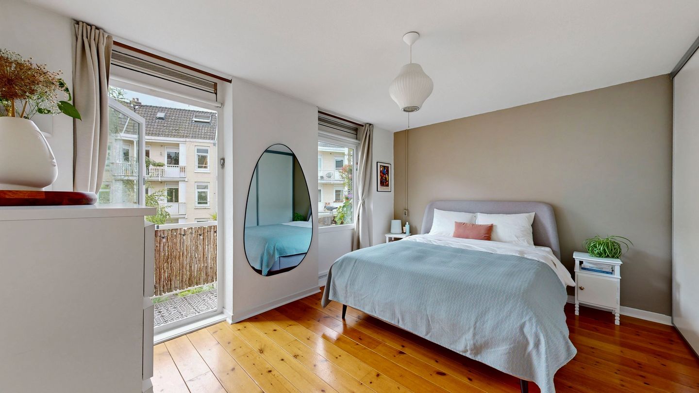 Spacious and sunny apartment with bought-off leasehold in Amsterdam's Indische Buurt — 19