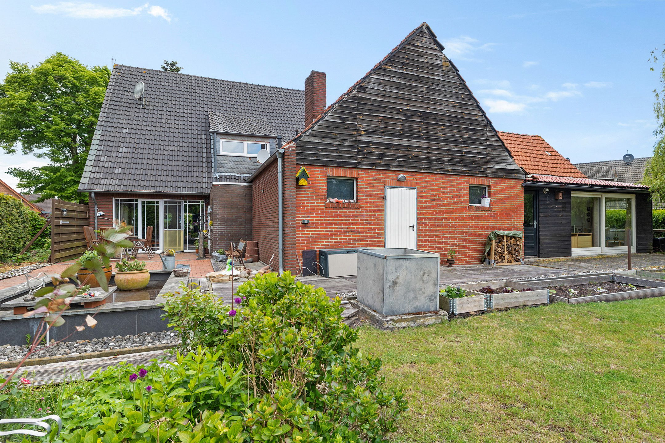 Spacious Detached Home with Park-like Garden and Versatile Workshop in Wippingen — 51