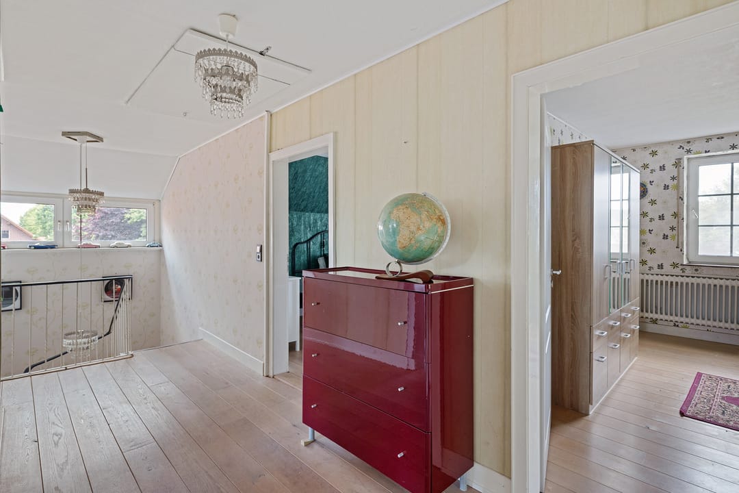 Spacious Detached Home with Park-like Garden and Versatile Workshop in Wippingen — 38