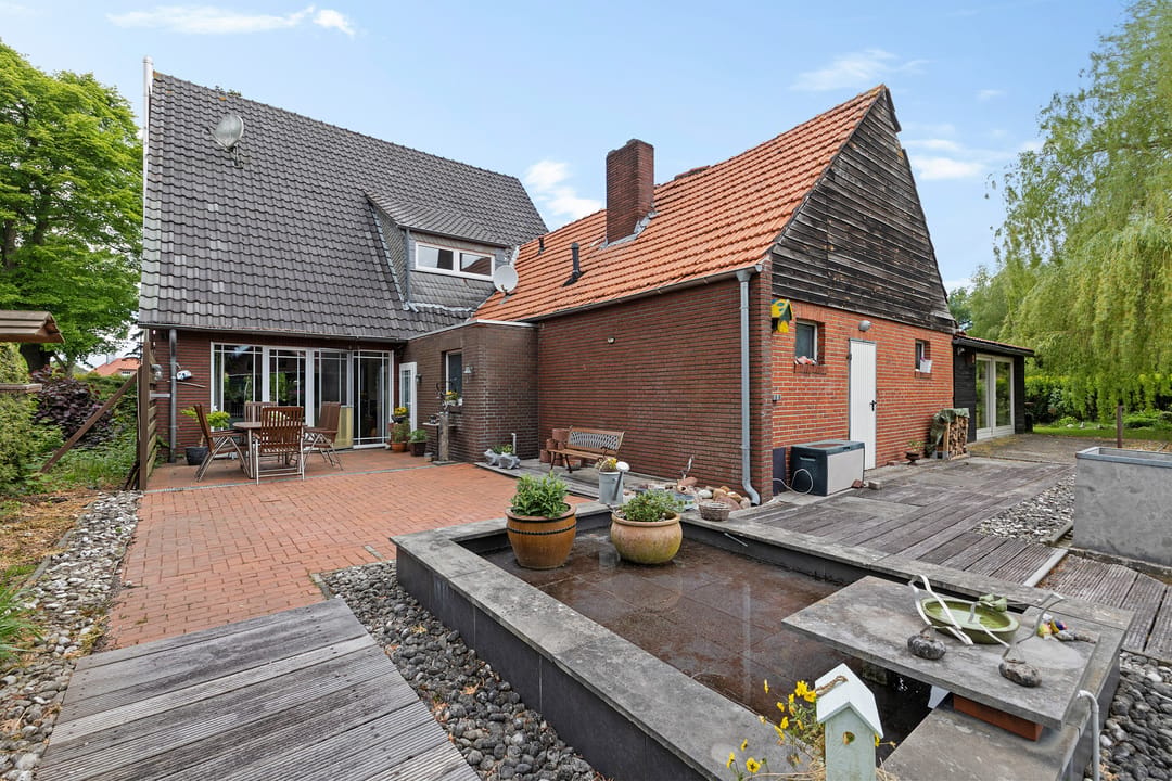 Spacious Detached Home with Park-like Garden and Versatile Workshop in Wippingen — 52