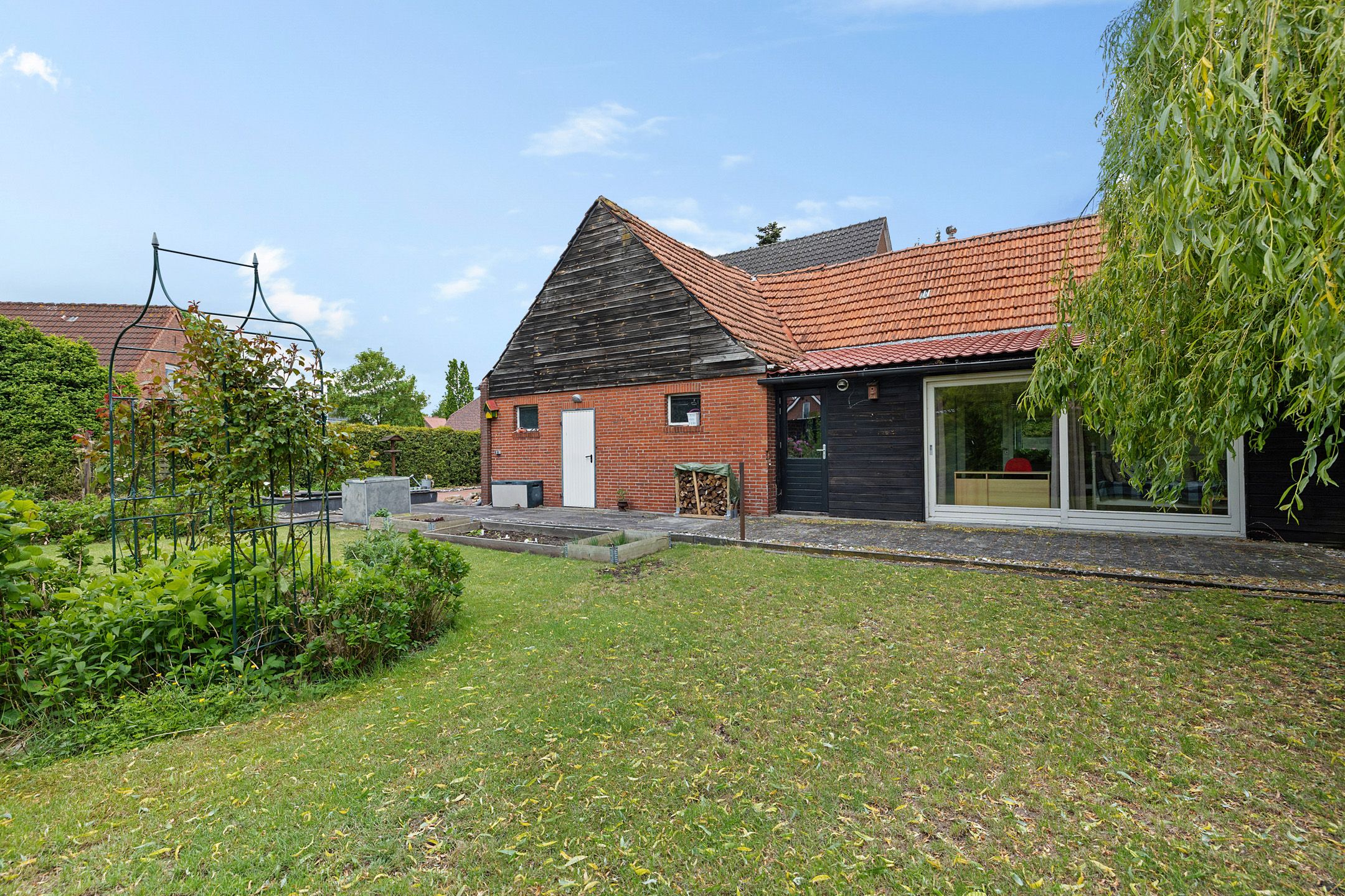 Spacious Detached Home with Park-like Garden and Versatile Workshop in Wippingen — 48