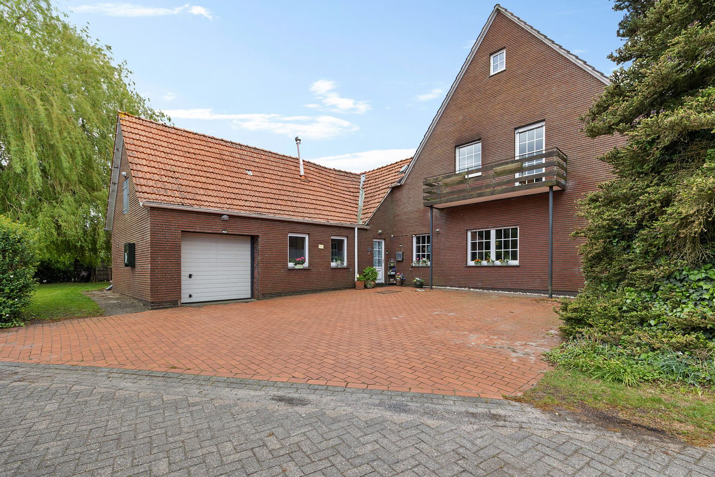 Spacious Detached Home with Park-like Garden and Versatile Workshop in Wippingen — 44