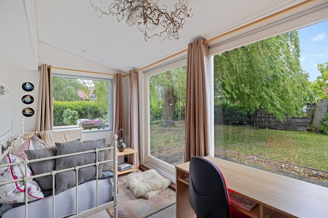 Spacious Detached Home with Park-like Garden and Versatile Workshop in Wippingen — 28