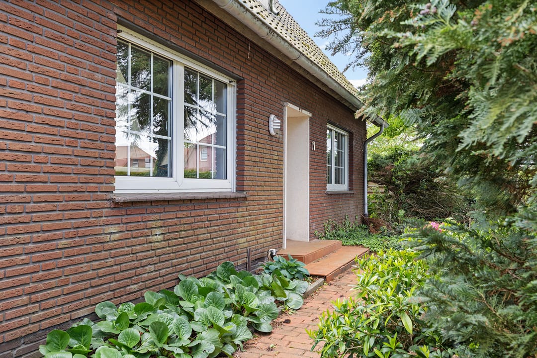 Spacious Detached Home with Park-like Garden and Versatile Workshop in Wippingen — 7