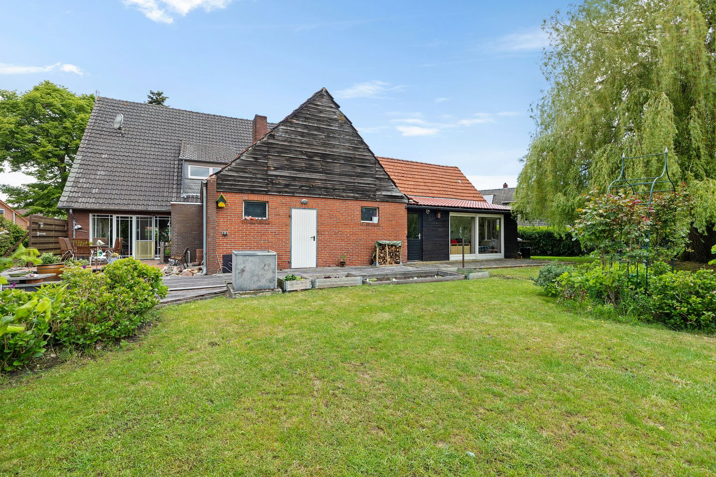 Spacious Detached Home with Park-like Garden and Versatile Workshop in Wippingen — 50