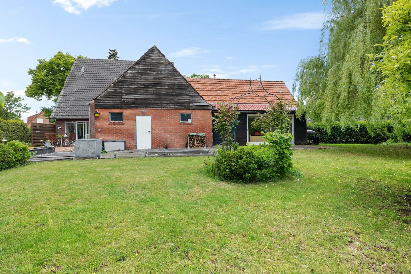 Spacious Detached Home with Park-like Garden and Versatile Workshop in Wippingen — 49
