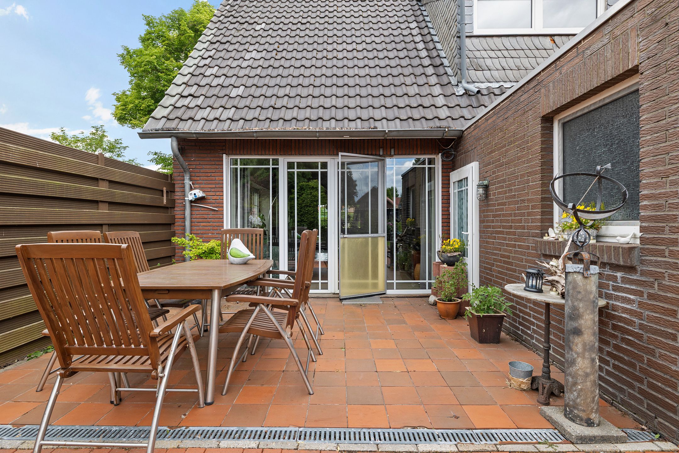 Spacious Detached Home with Park-like Garden and Versatile Workshop in Wippingen — 54