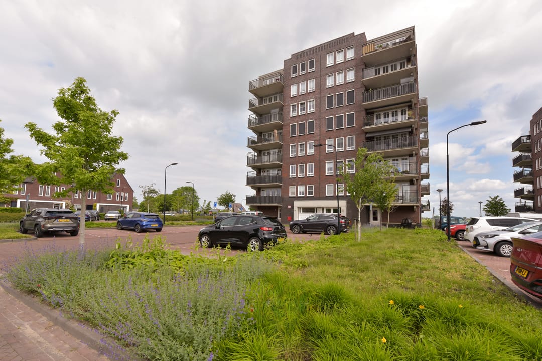 Modern 3-Room Apartment with Sunny South-Facing Balcony in Wilnis — 32