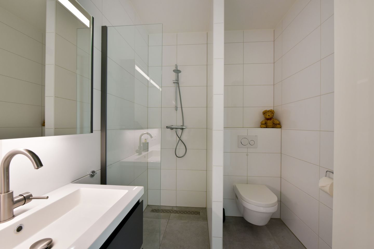 Modern 3-Room Apartment with Sunny South-Facing Balcony in Wilnis — 29