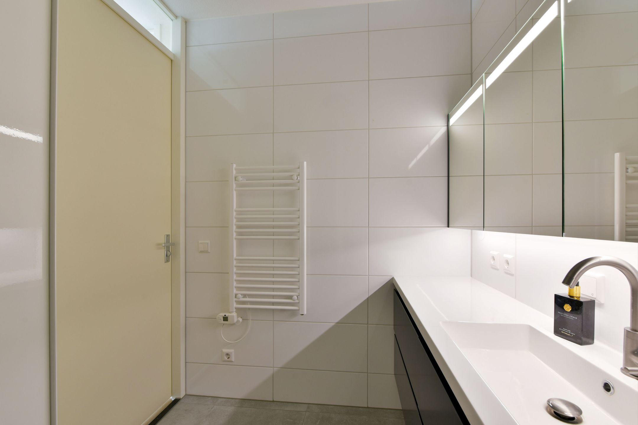 Modern 3-Room Apartment with Sunny South-Facing Balcony in Wilnis — 30
