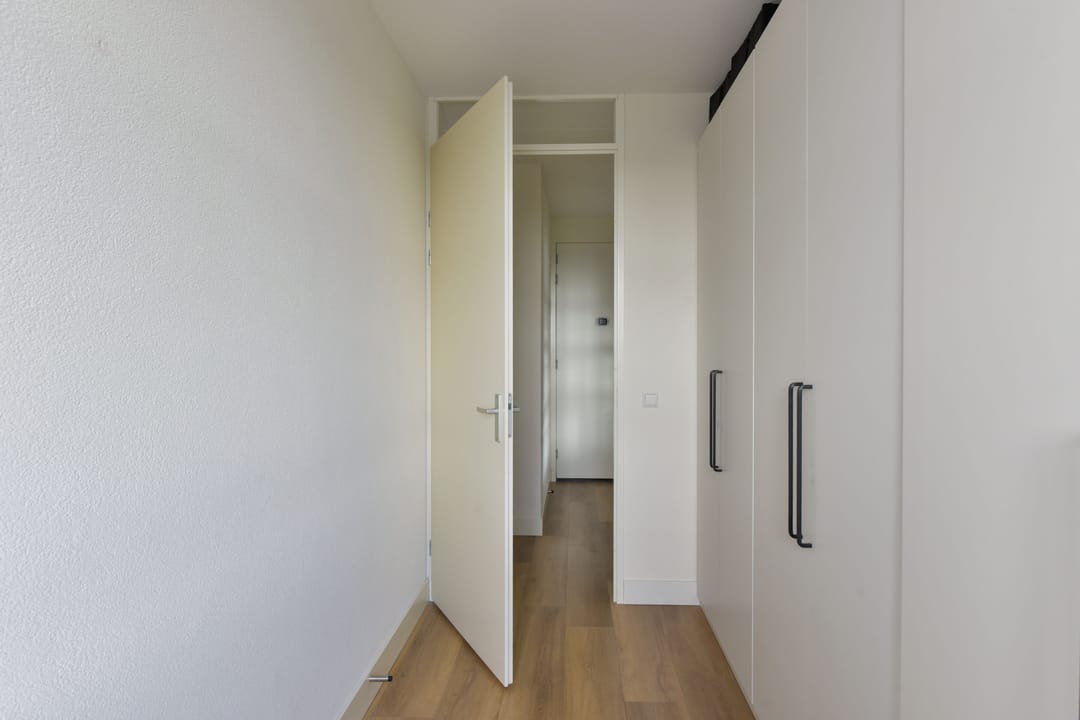 Modern 3-Room Apartment with Sunny South-Facing Balcony in Wilnis — 28
