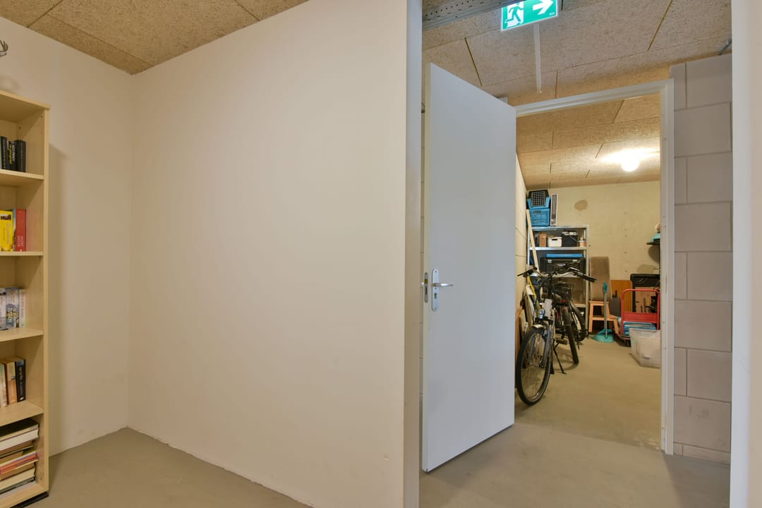 Modern 3-Room Apartment with Sunny South-Facing Balcony in Wilnis — 31