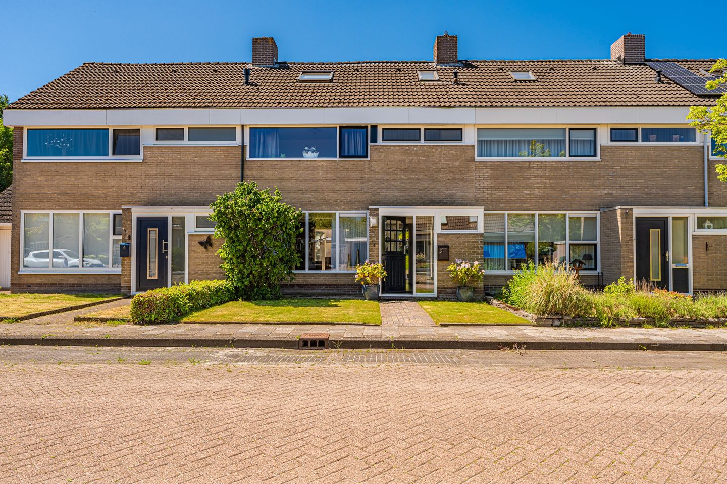 Photo 1 of Burgemeester Waalkensstraat 22