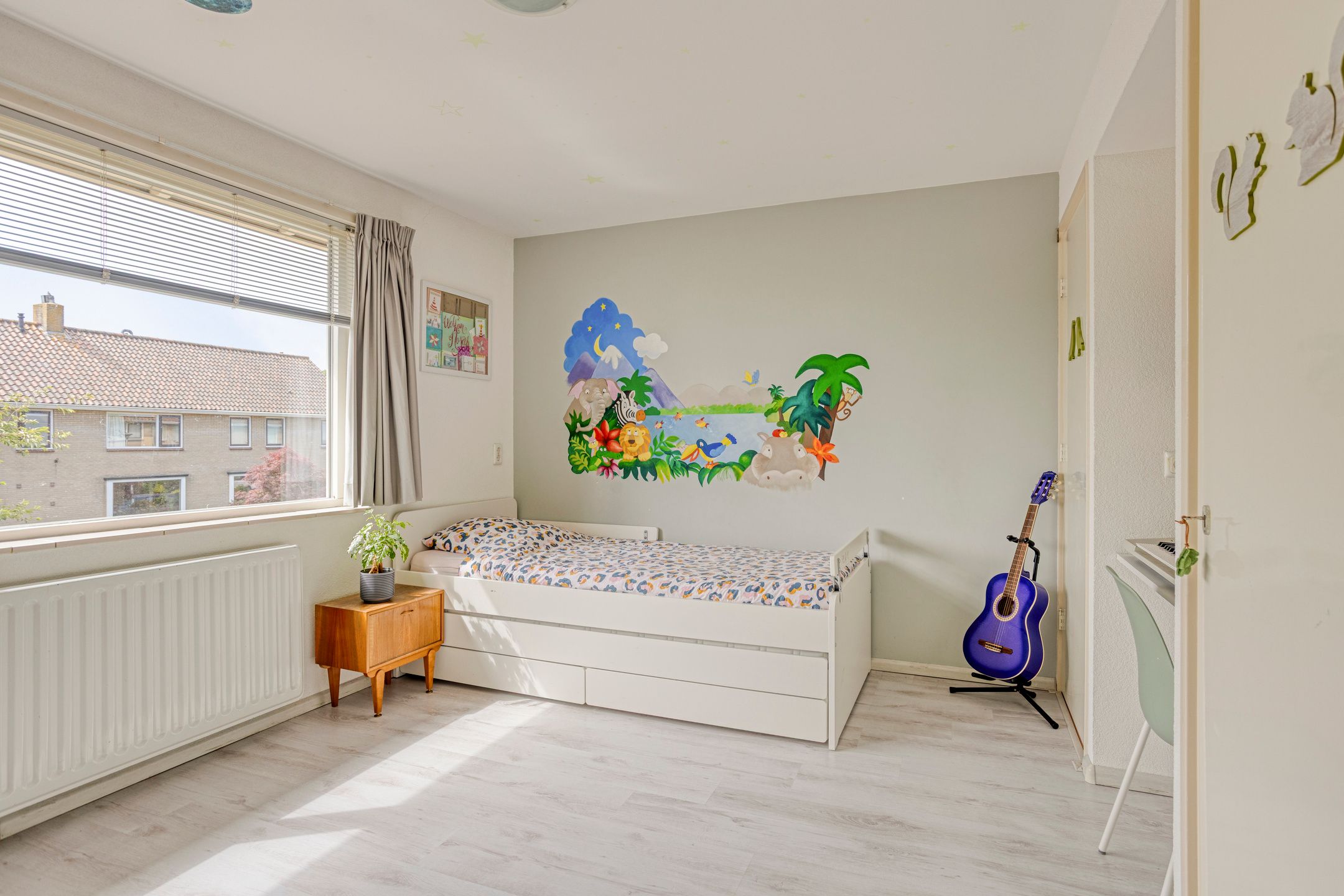 Spacious Semi-Detached House with Garage and Private Garden in Popular Berkum District — 24