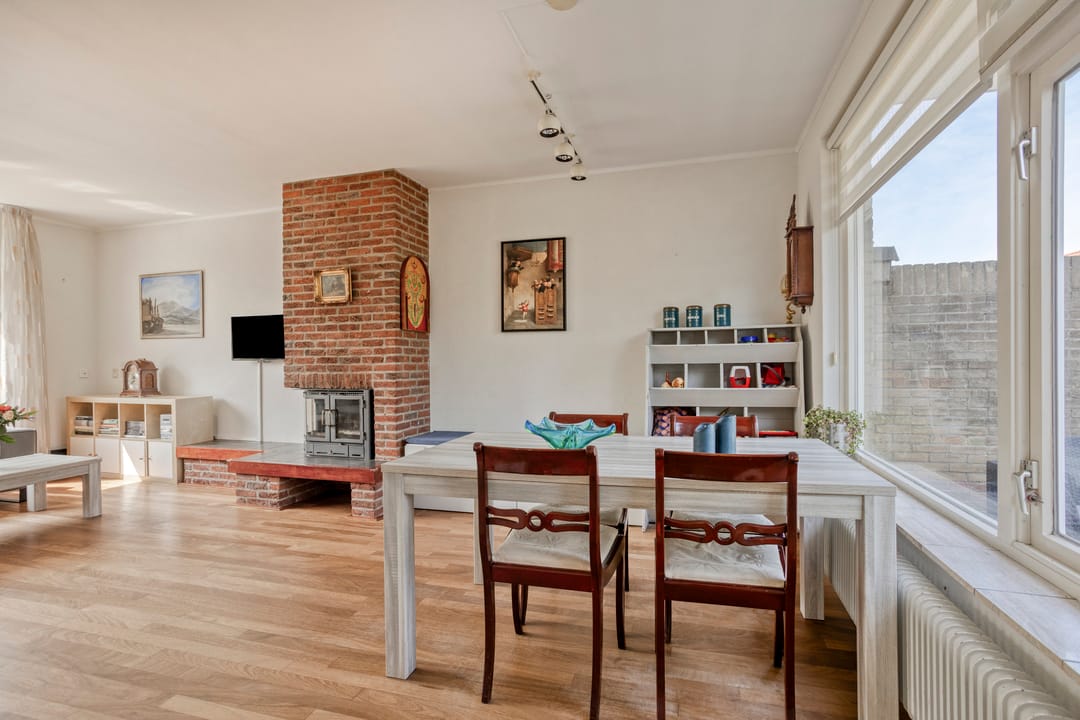 Spacious Semi-Detached House with Garage and Private Garden in Popular Berkum District — 8