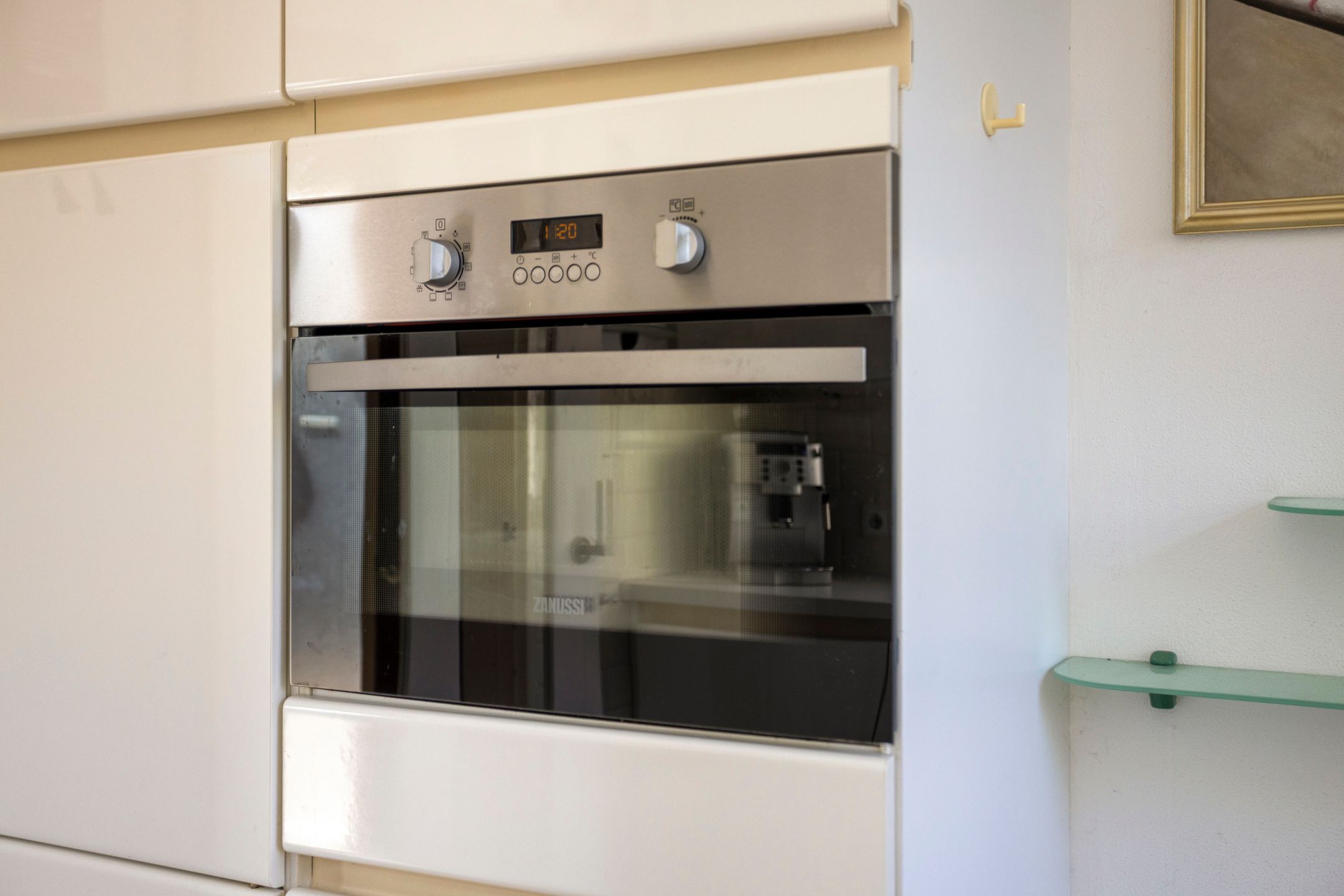 Spacious Semi-Detached House with Garage and Private Garden in Popular Berkum District — 12