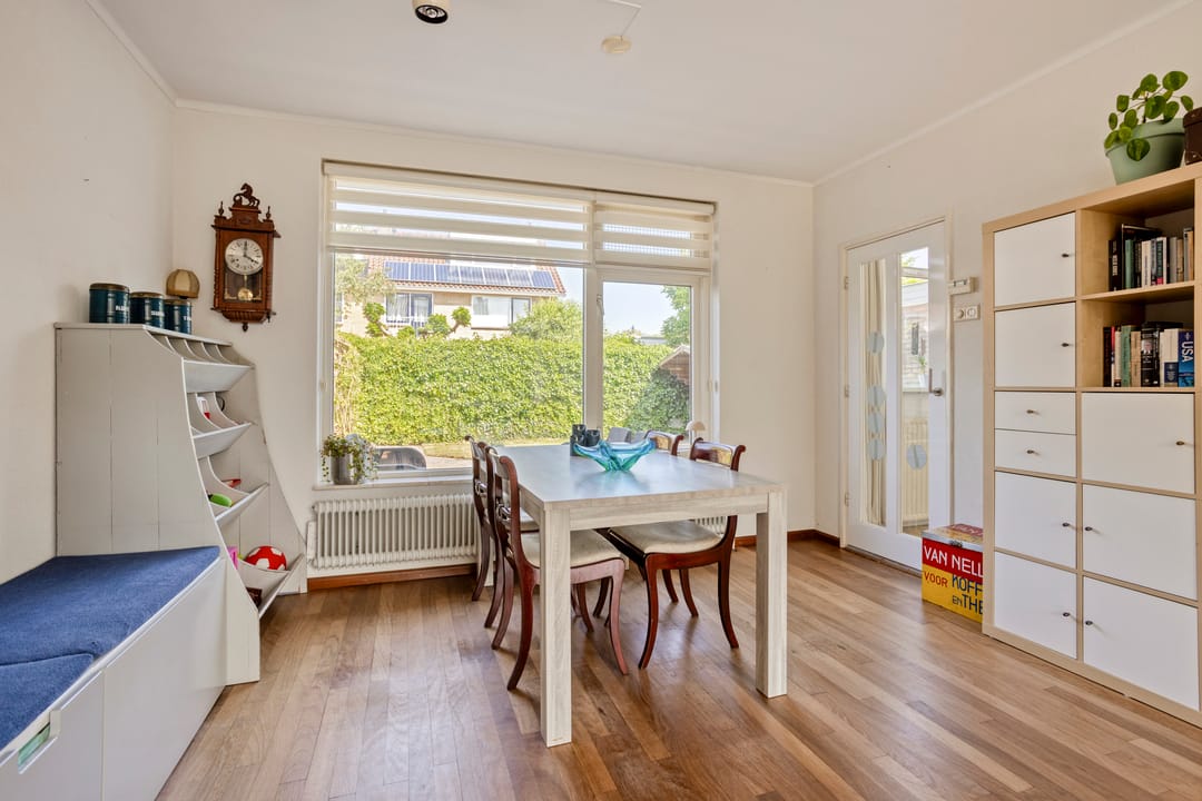 Spacious Semi-Detached House with Garage and Private Garden in Popular Berkum District — 7