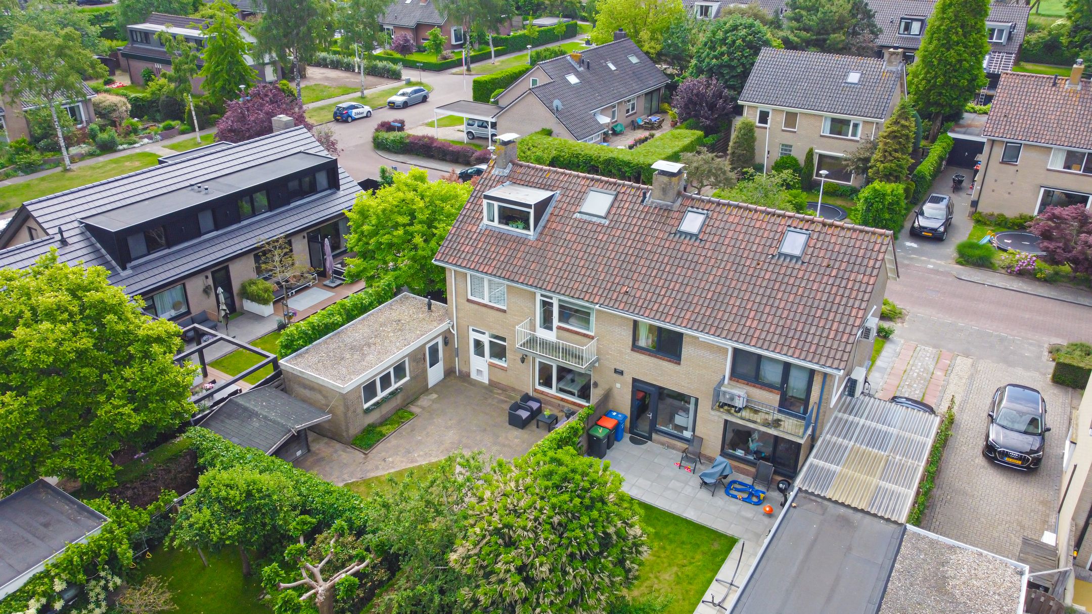 Spacious Semi-Detached House with Garage and Private Garden in Popular Berkum District — 42