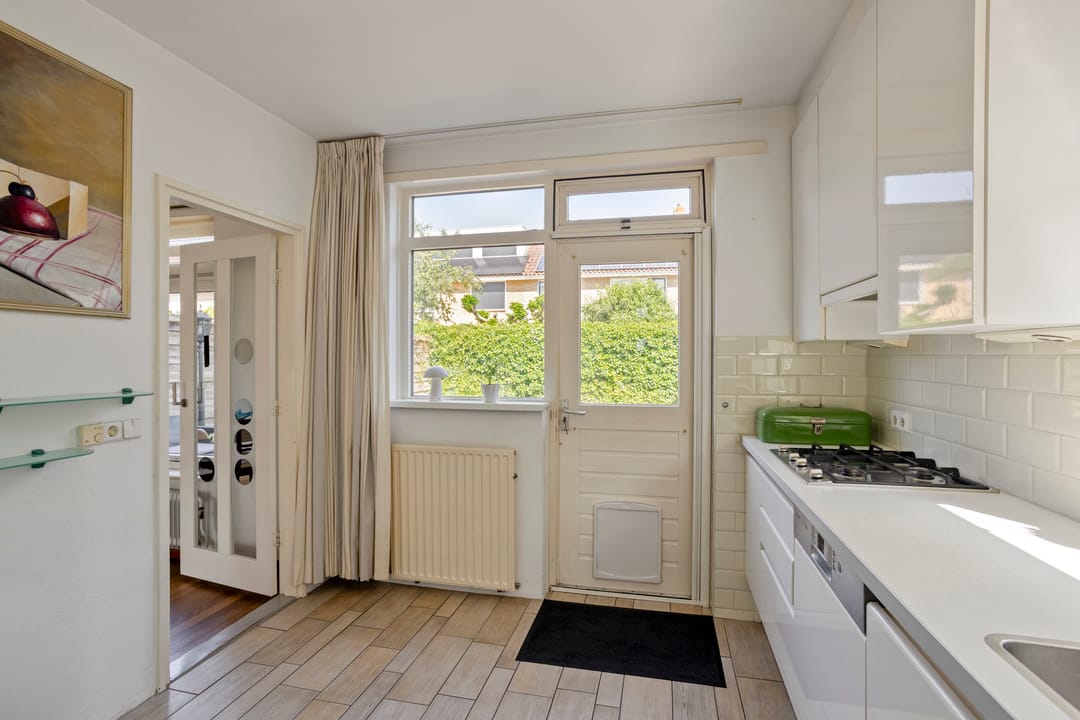 Spacious Semi-Detached House with Garage and Private Garden in Popular Berkum District — 13