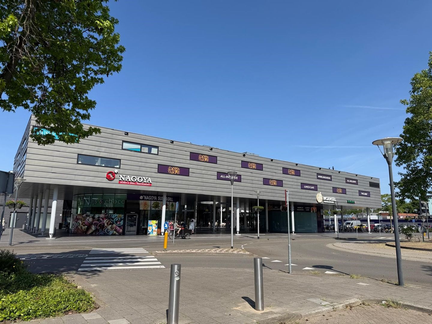 Bekijk foto 4 van Winkelcentrum Woensel 265