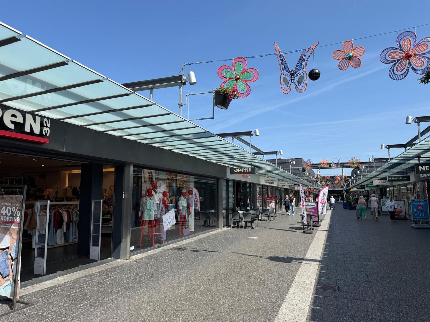 Bekijk foto 3 van Winkelcentrum Woensel 265