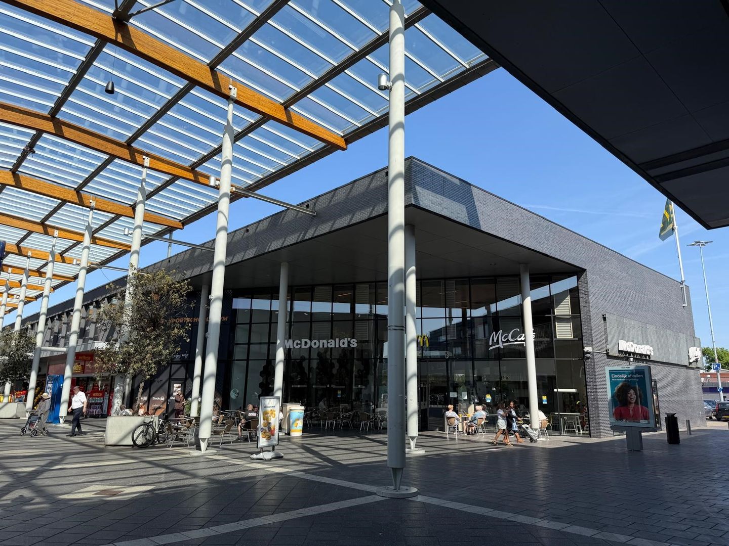 Bekijk foto 5 van Winkelcentrum Woensel 265