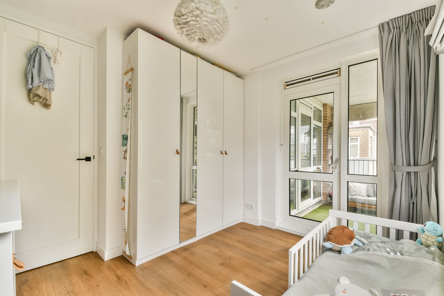 Renovated 3-Room Apartment with South-Facing Balcony near Oosterpark — 14