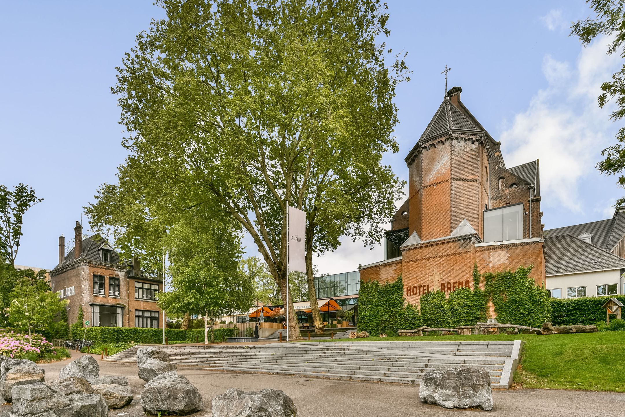 Renovated 3-Room Apartment with South-Facing Balcony near Oosterpark — 21