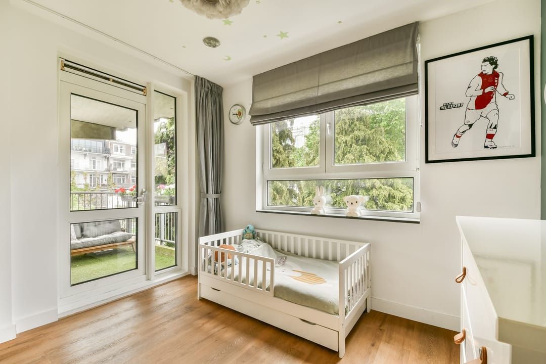 Renovated 3-Room Apartment with South-Facing Balcony near Oosterpark — 13