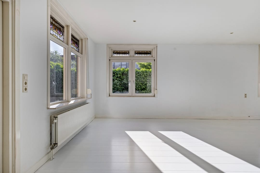 Characteristic 1930s Corner House with City Garden in Quiet Goes Location — 11