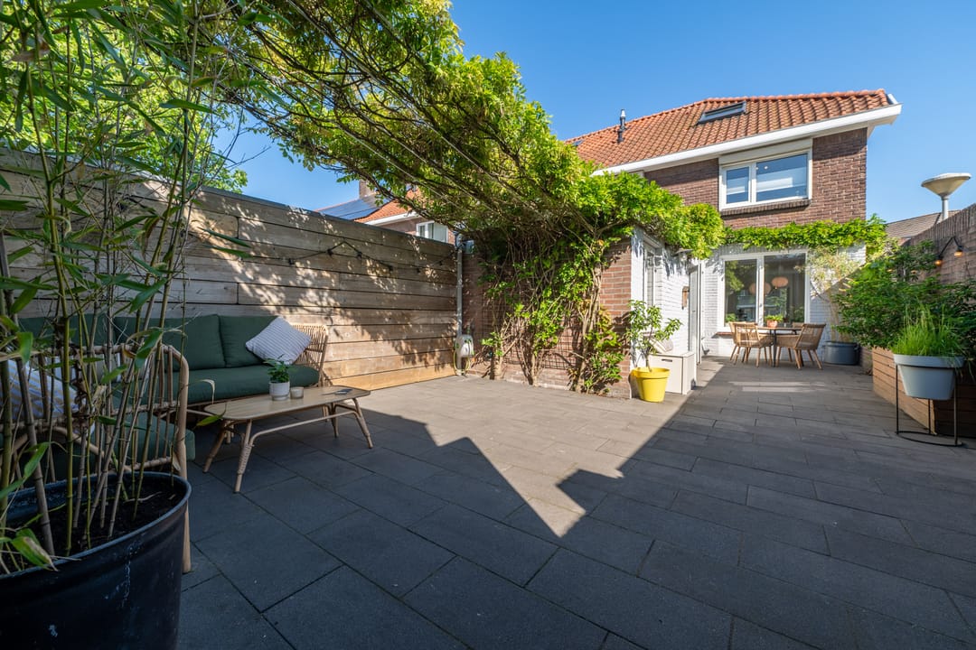 Move-in Ready 1930s Family Home with Large Insulated Garage in Tongelre — 46