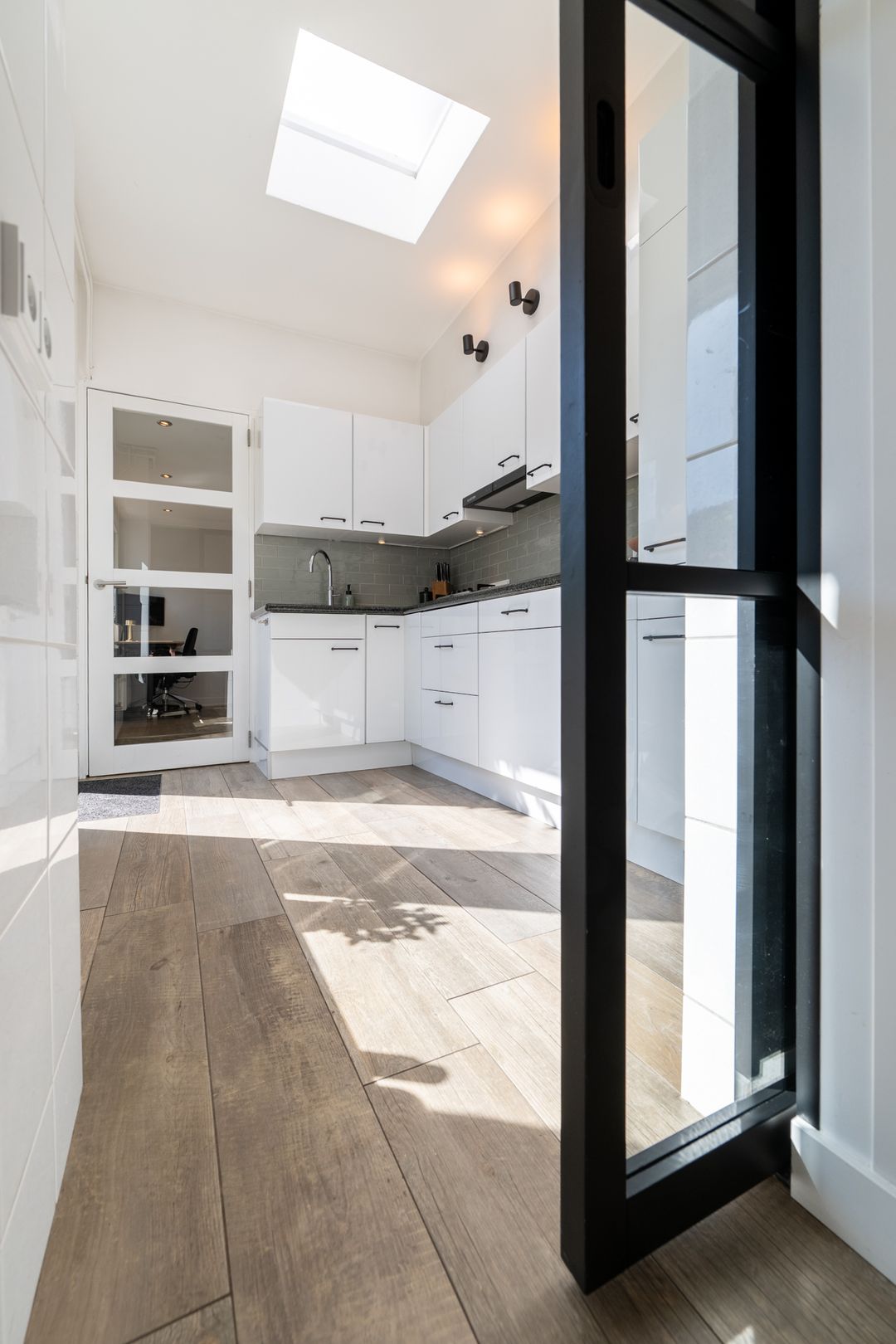 Move-in Ready 1930s Family Home with Large Insulated Garage in Tongelre — 16